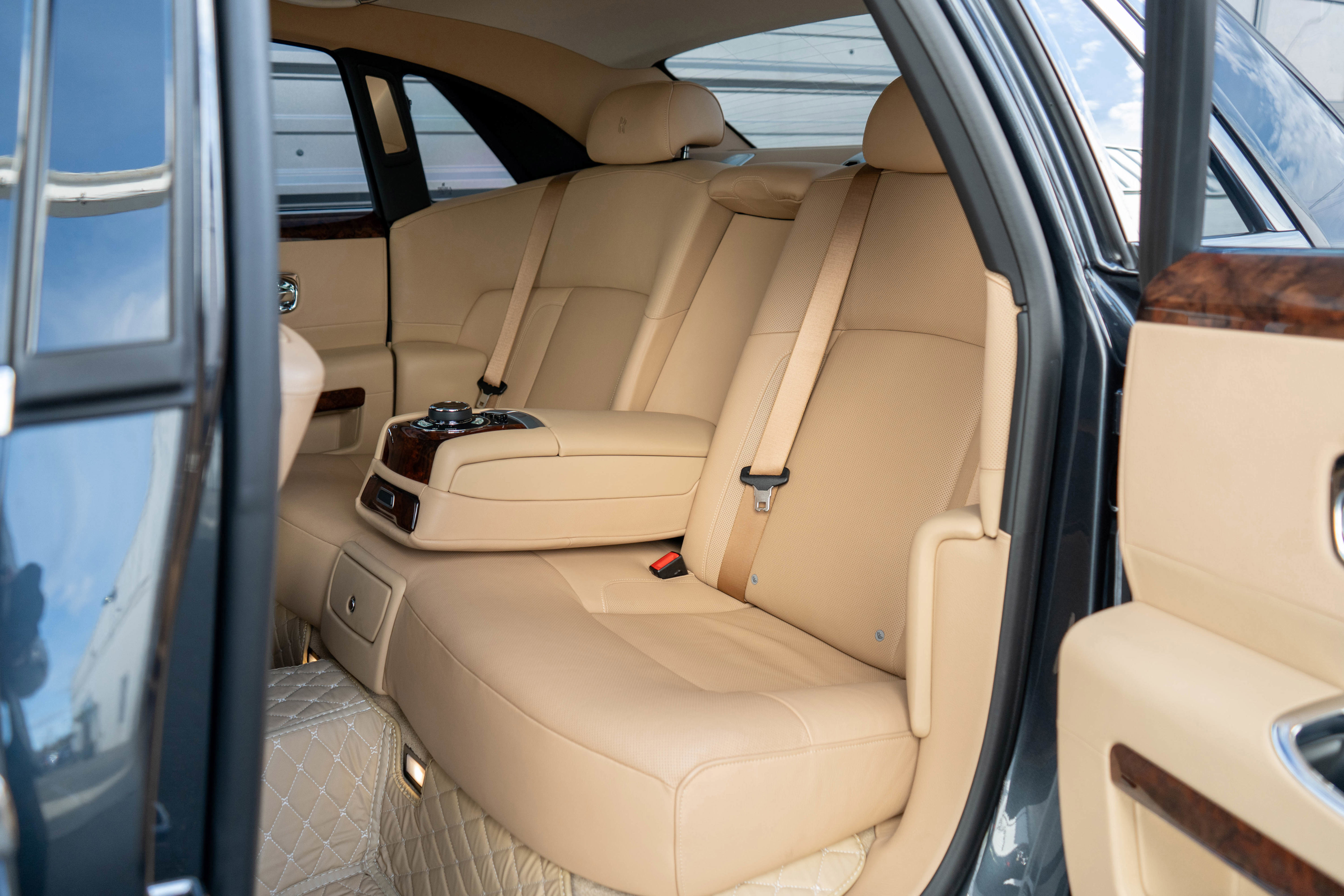 Used 2014 Rolls-Royce Ghost image 26