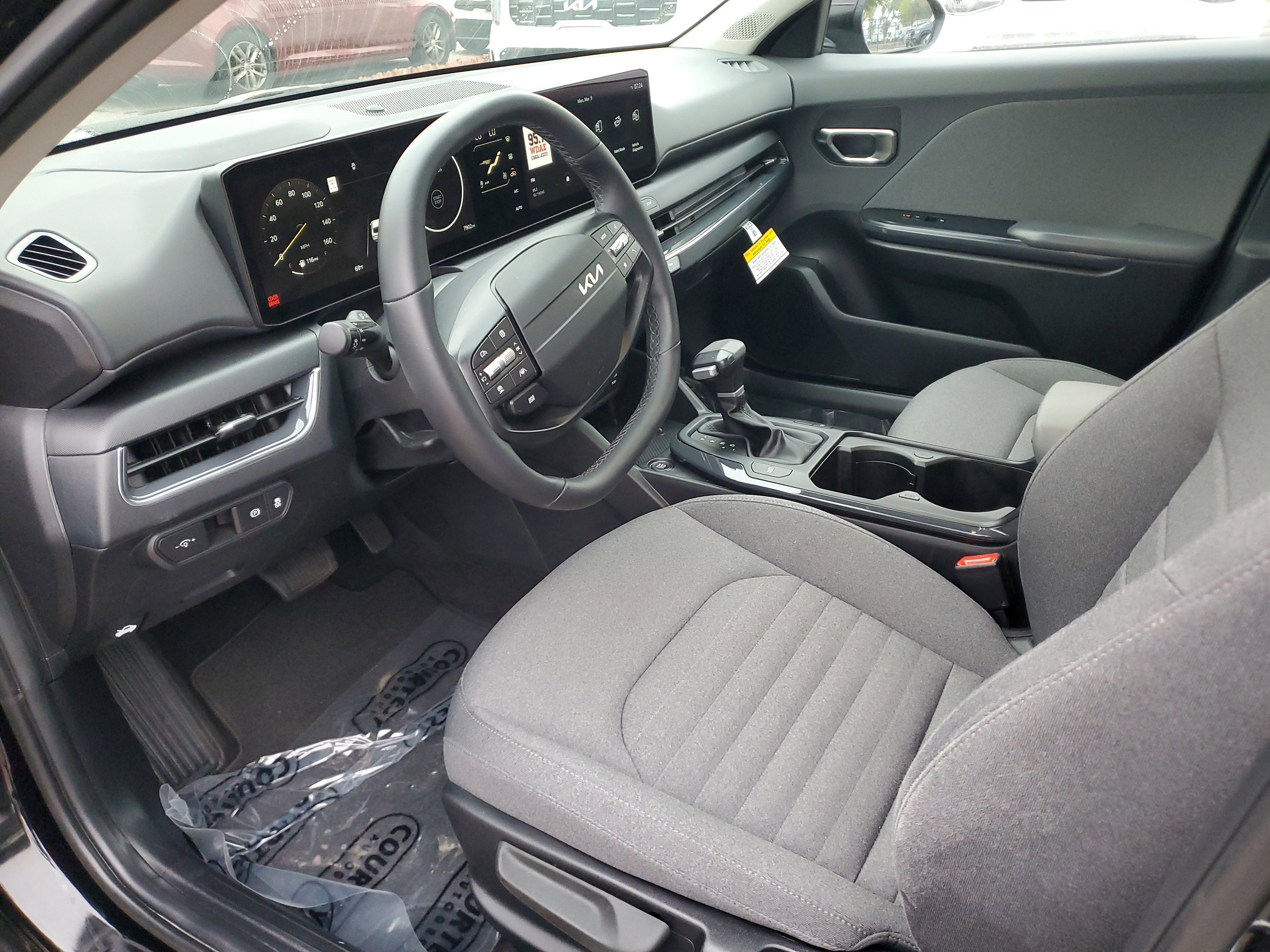 Used 2025 Kia K4 EX image 18