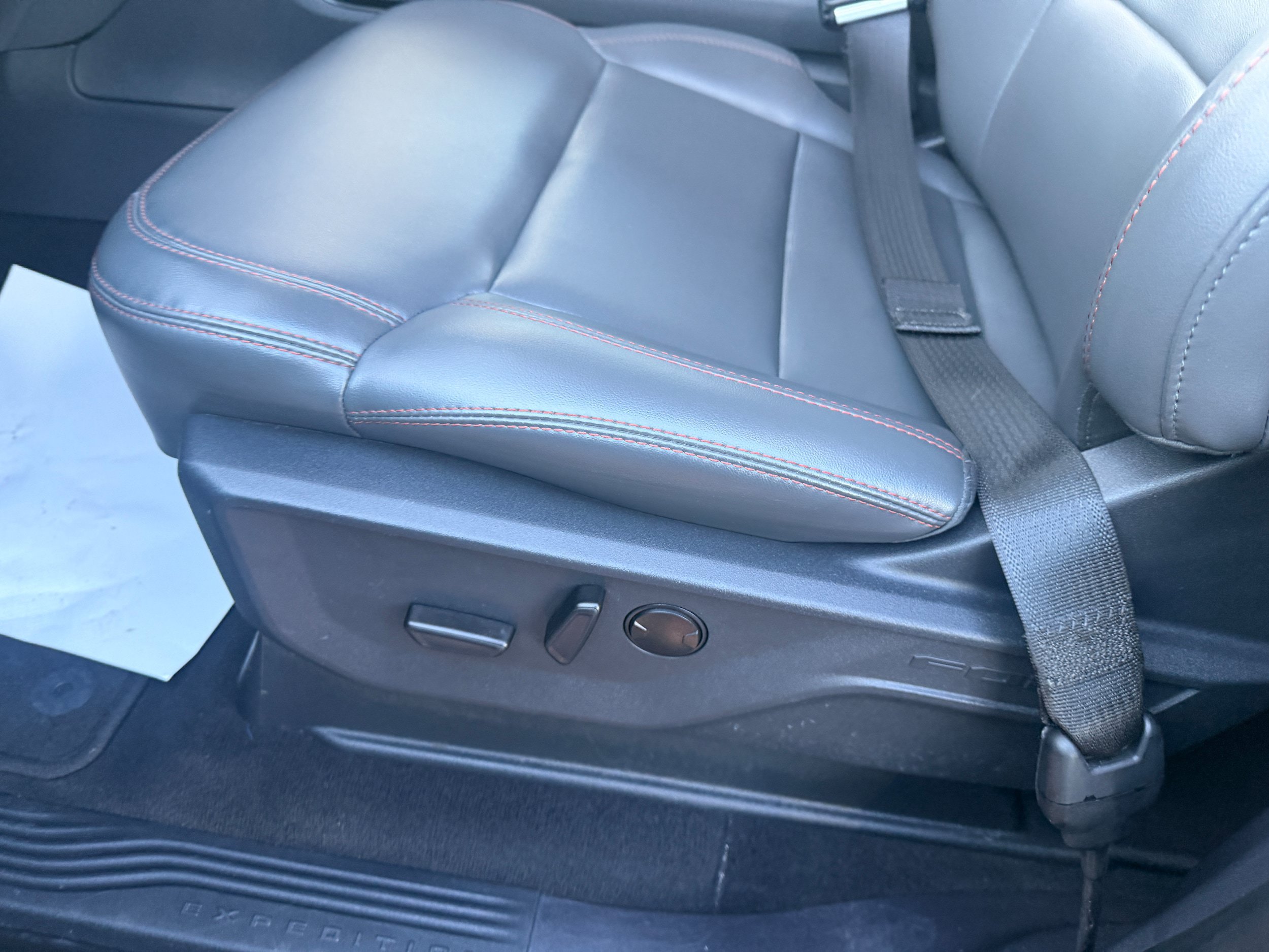 Certified 2025 Ford Expedition Active AWD/4WD image 18