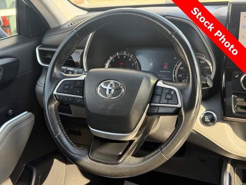 Used 2023 Toyota Highlander XLE image 15
