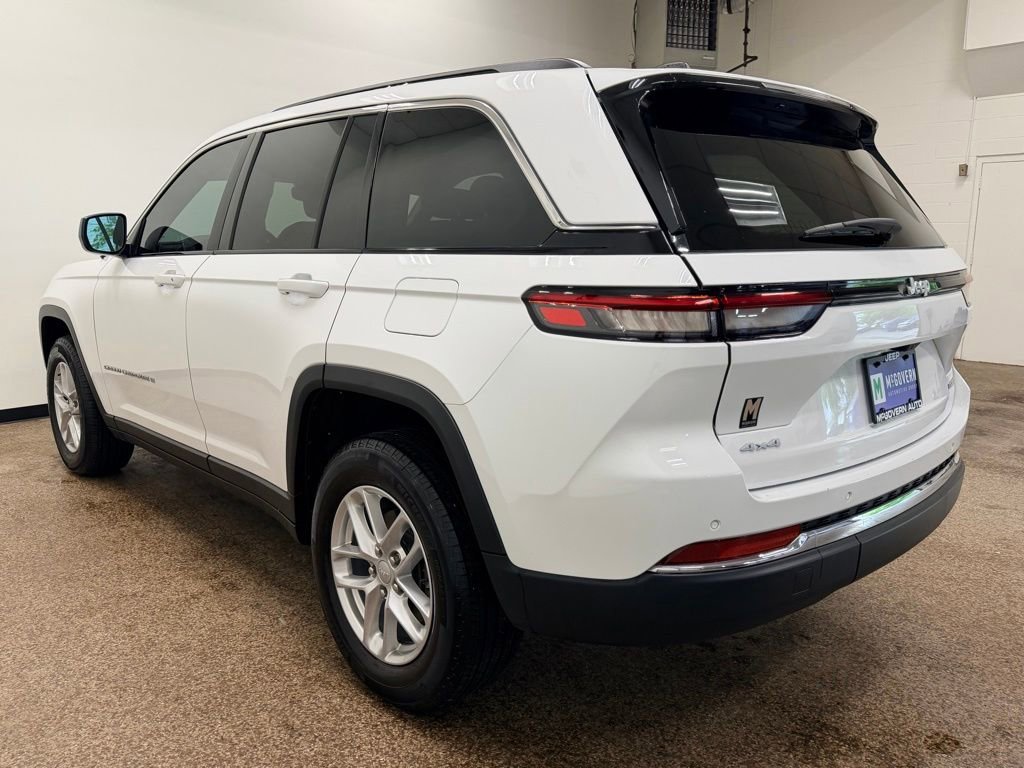 Used 2025 Jeep Grand Cherokee Laredo X AWD/4WD image 3