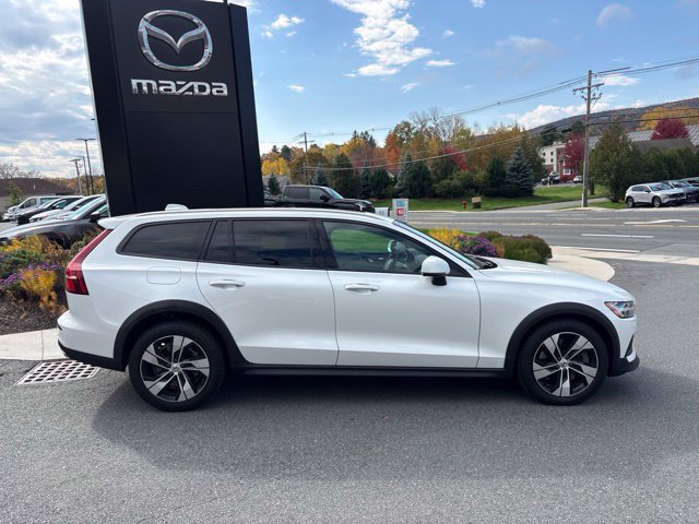 Used 2022 Volvo V60 T5 Cross Country AWD/4WD image 20