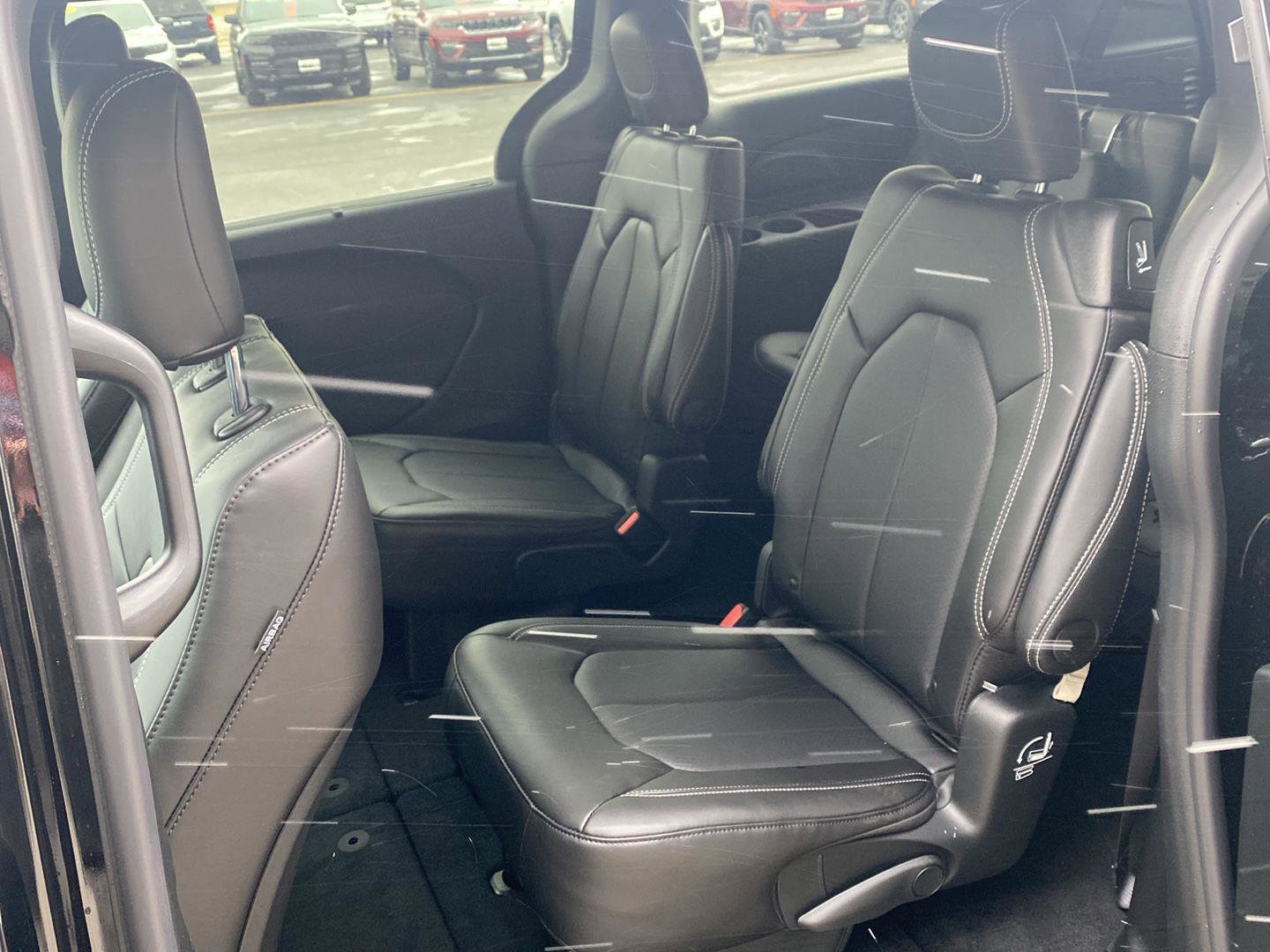 New 2026 Chrysler Pacifica Select image 15