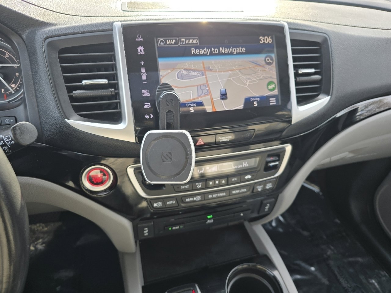 Used 2018 Honda Pilot Touring image 34