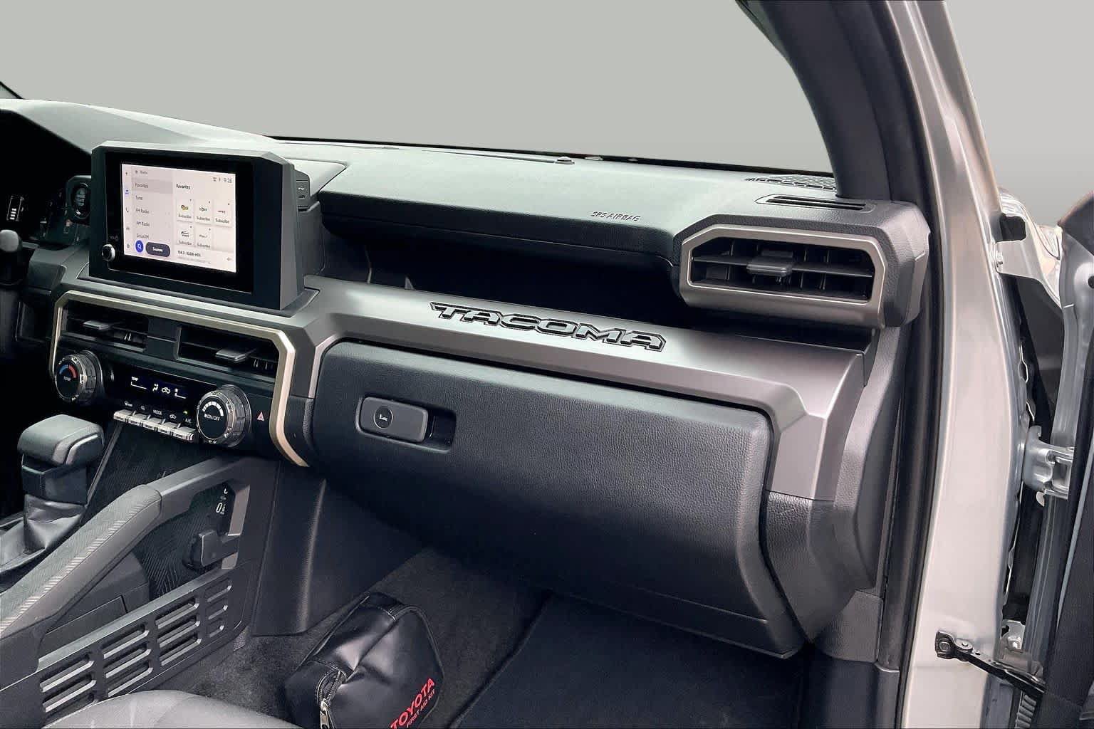 Used 2024 Toyota Tacoma SR5 AWD/4WD image 18