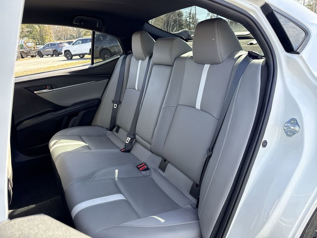 Used 2025 Toyota Camry SE w/ Convenience Package image 19