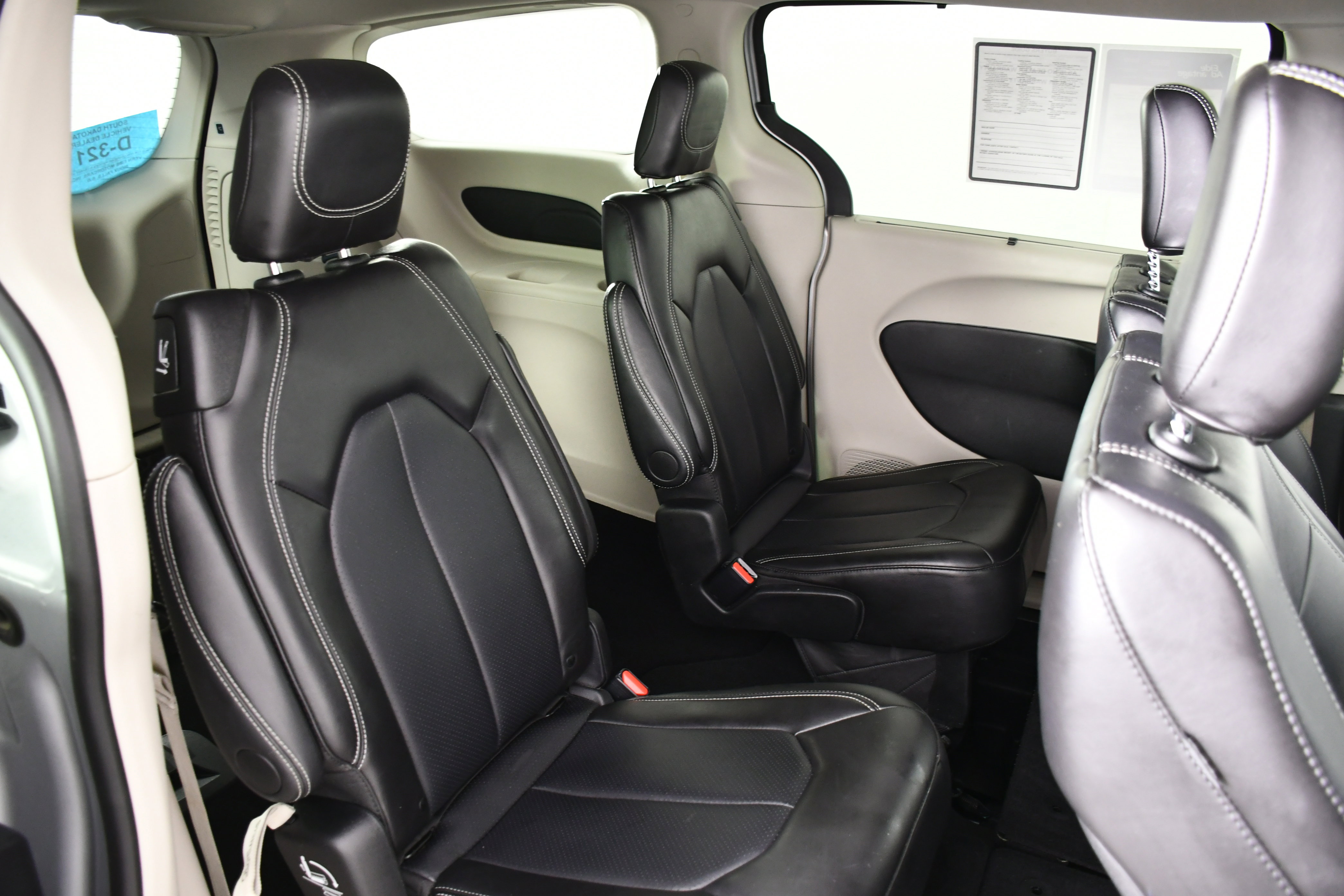 Used 2024 Chrysler Pacifica Touring-L image 45