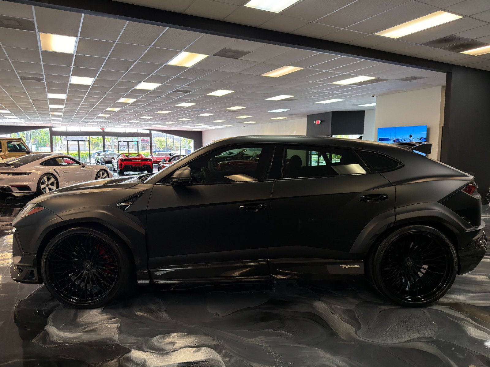 Used 2023 Lamborghini Urus Performante AWD/4WD image 13