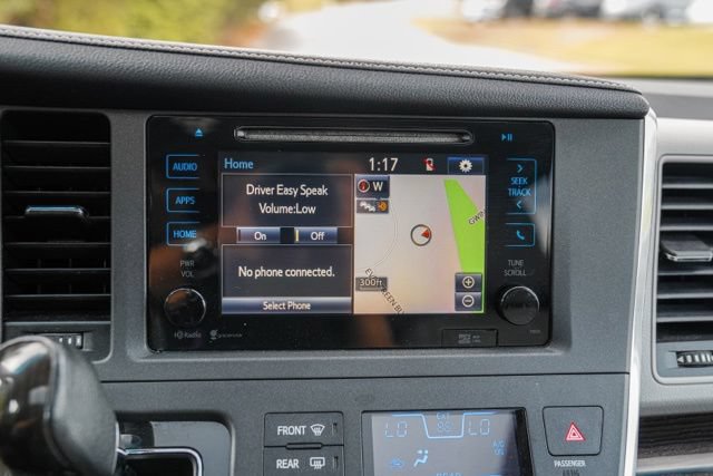 Used 2015 Toyota Sienna XLE w/ XLE Navigation Package FWD image 32