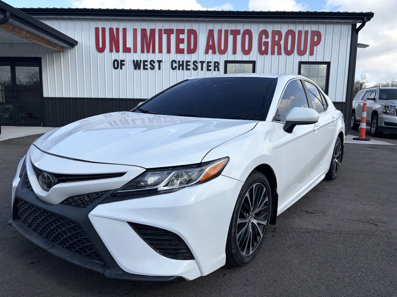 Used 2020 Toyota Camry SE image 1