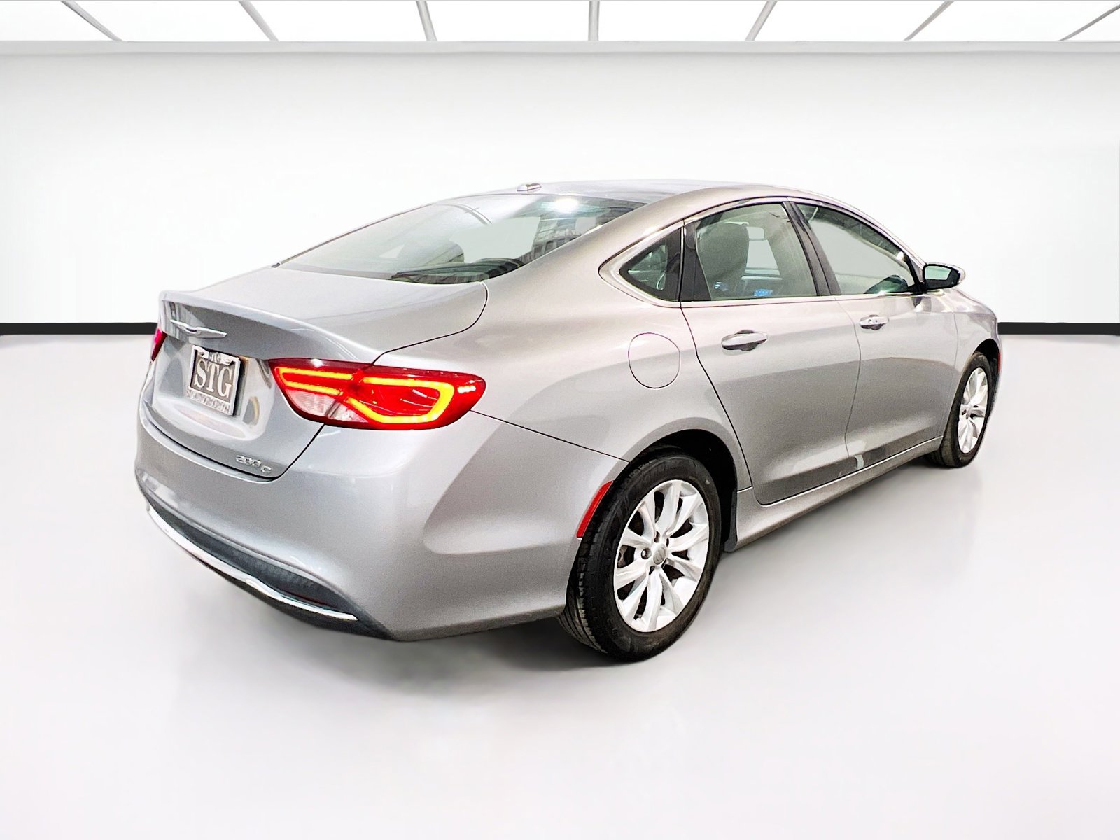 Used 2015 Chrysler 200 C image 4
