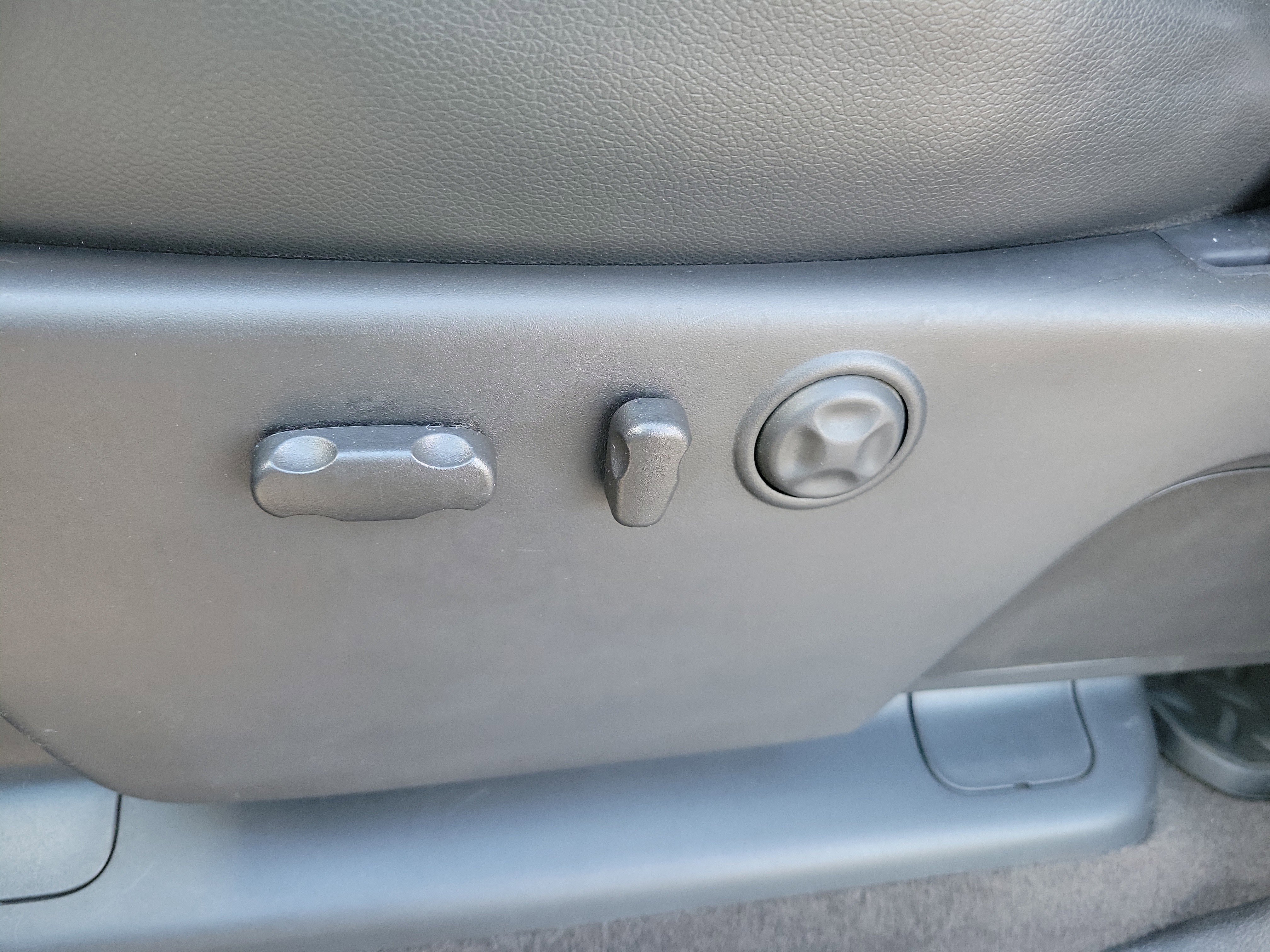 Used 2013 GMC Sierra 2500 SLT w/ SLT Convenience Package AWD/4WD image 16