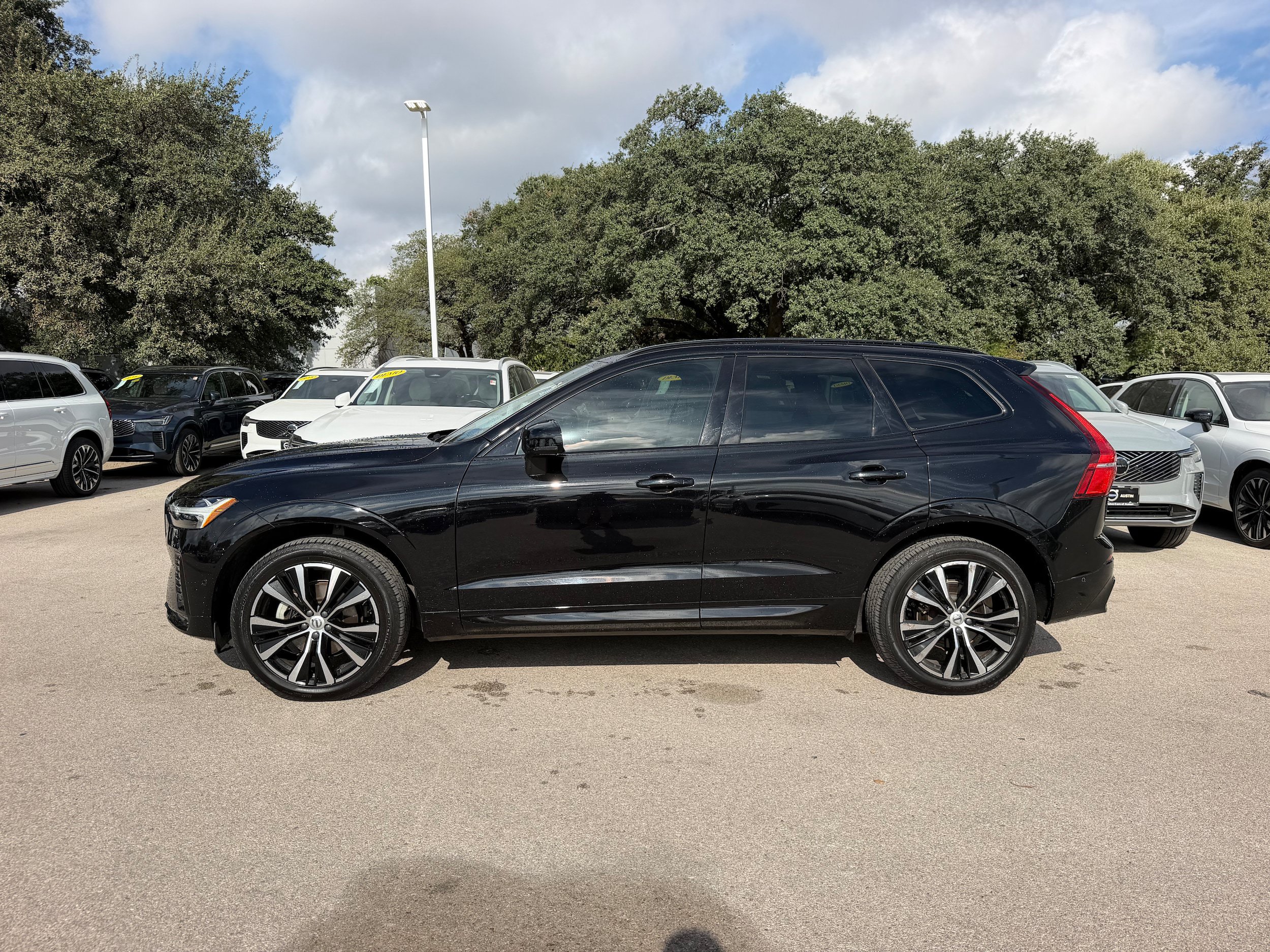 Certified 2023 Volvo XC60 B5 Ultimate w/ Climate Package AWD/4WD image 3