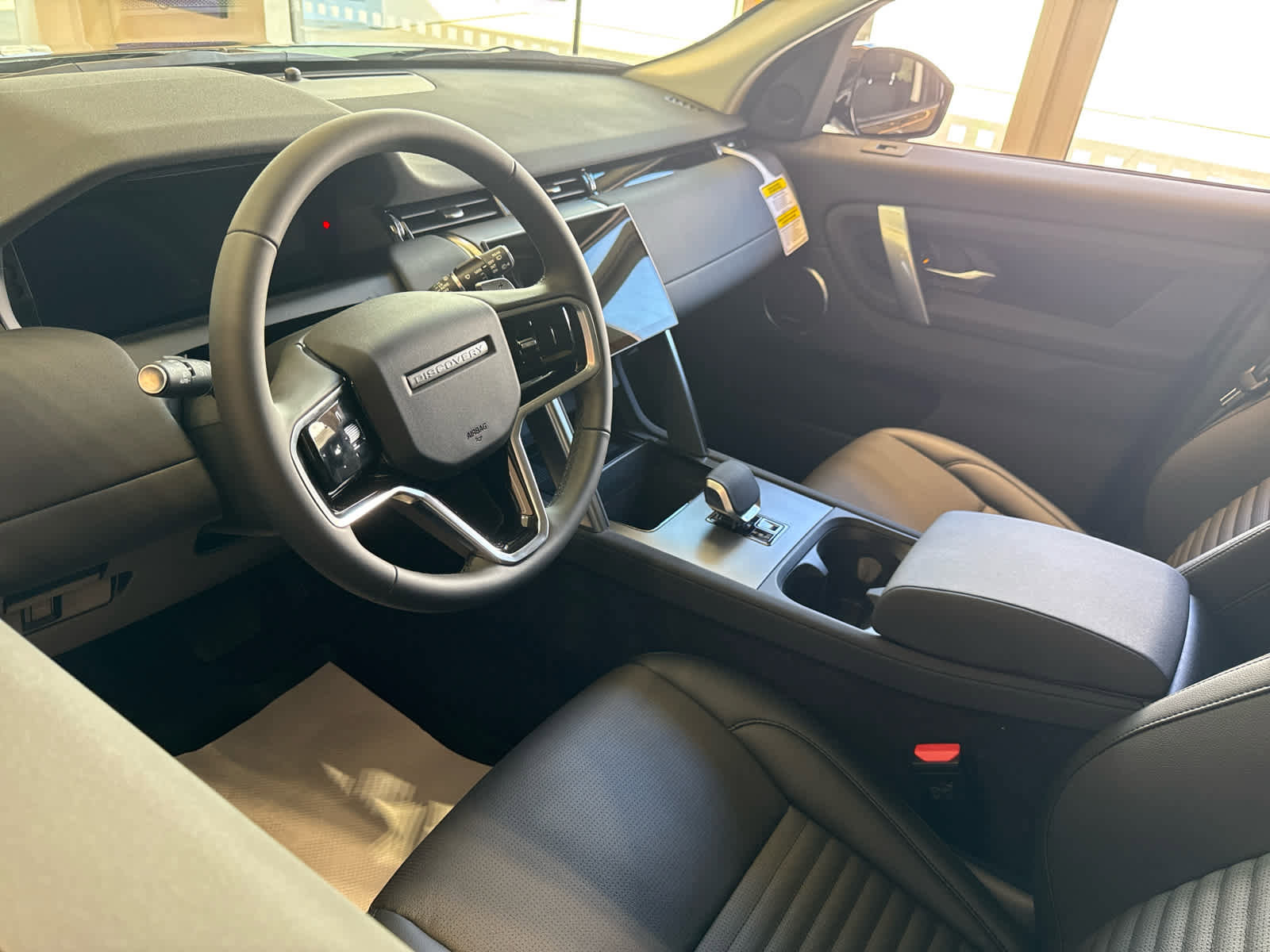 Used 2025 Land Rover Discovery Sport S image 7