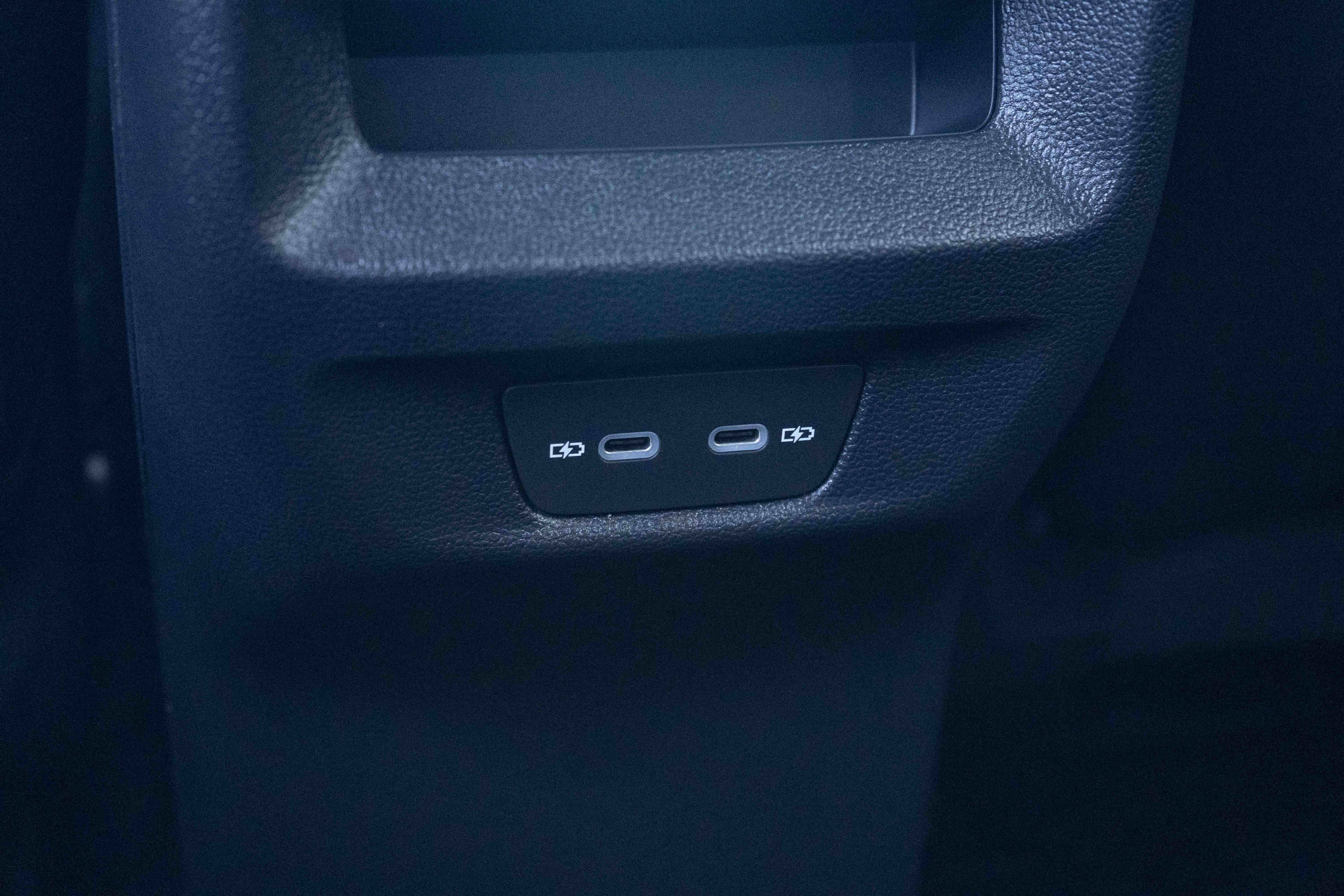 Certified 2026 Volkswagen Tiguan SE R-Line FWD image 37