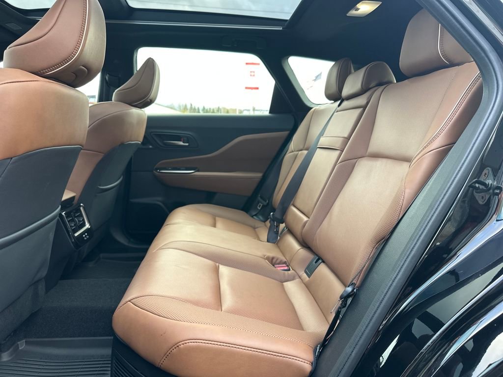 Used 2025 Toyota Crown Signia Limited image 14