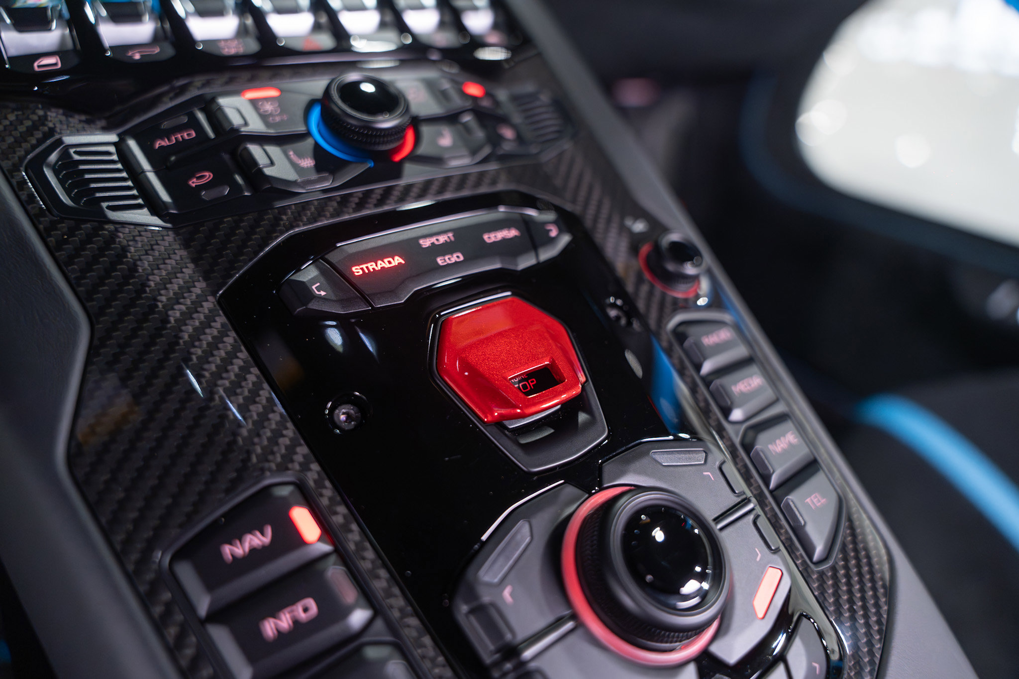 Used 2021 Lamborghini Aventador SVJ image 36