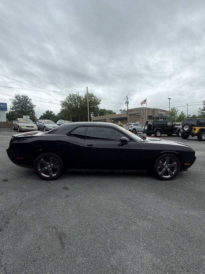 Used 2013 Dodge Challenger SXT RWD image 5