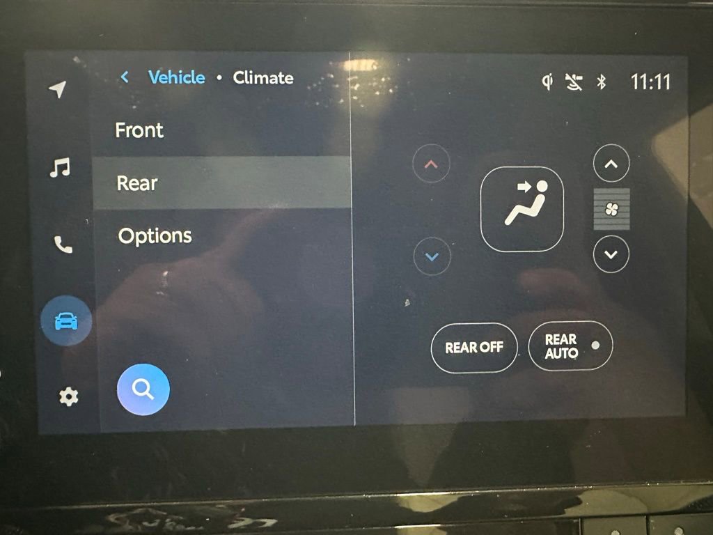 Used 2025 Toyota Highlander XLE image 32