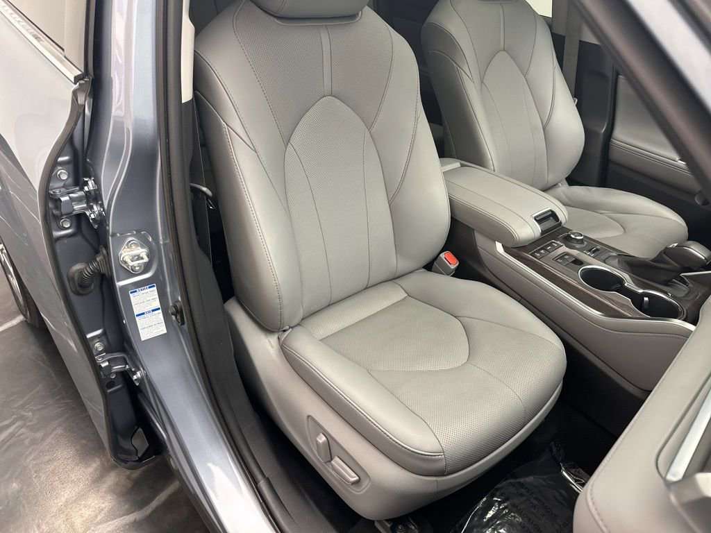 Used 2020 Toyota Highlander Limited image 9