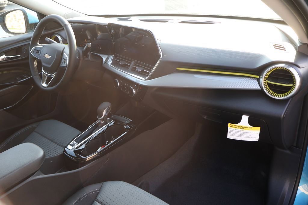 New 2026 Chevrolet Trax LT w/ LT Convenience Package FWD image 38