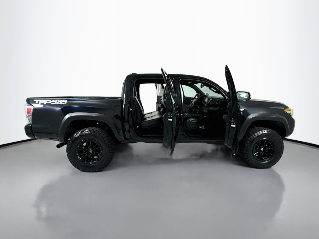 Used 2020 Toyota Tacoma TRD Off-Road w/ TRD Premium Off Road Package AWD/4WD image 29
