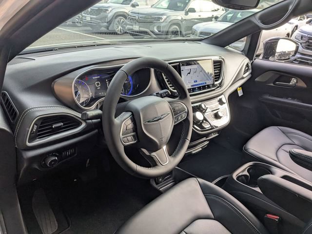 New 2026 Chrysler Pacifica Select image 9