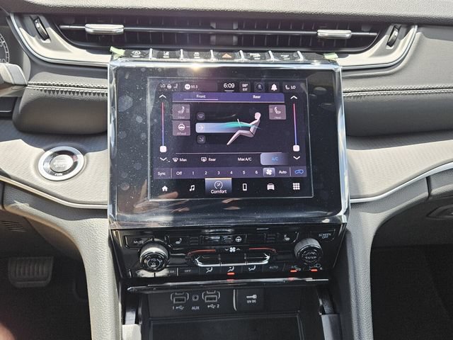 New 2025 Jeep Grand Cherokee L Laredo w/ Luxury Tech Group I RWD image 17