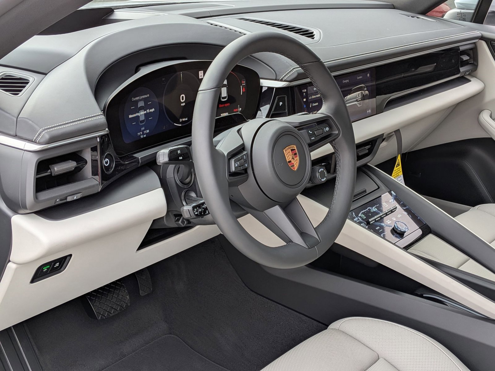 New 2026 Porsche Macan Electric RWD image 4