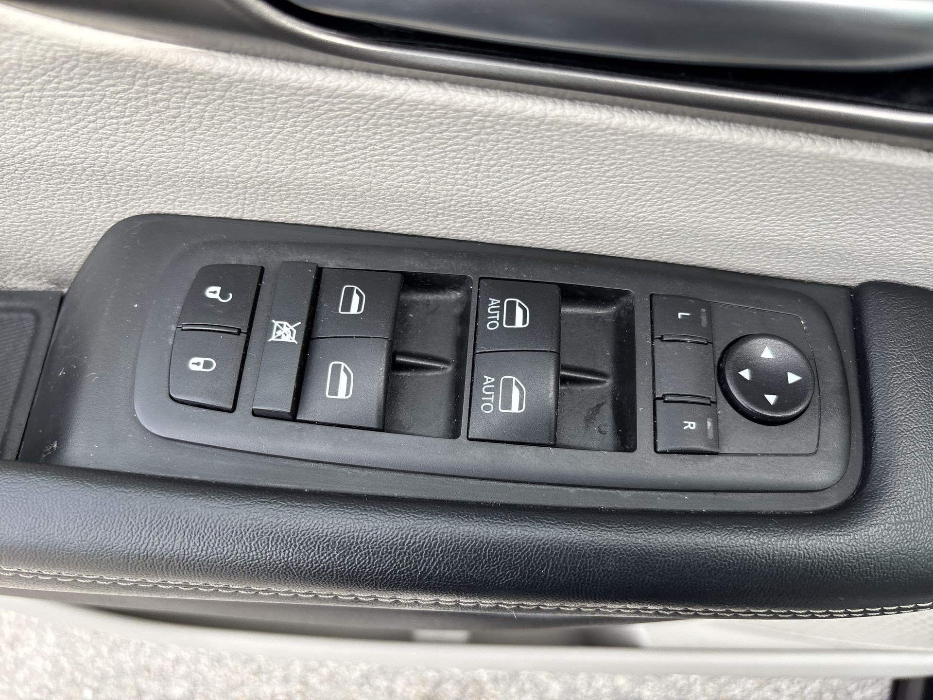 Used 2021 Chrysler Pacifica Touring-L FWD image 15