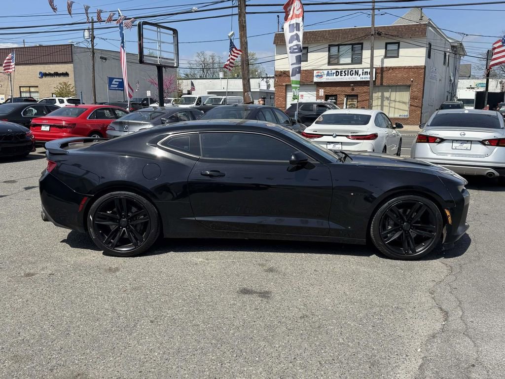 Used 2018 Chevrolet Camaro SS RWD image 9