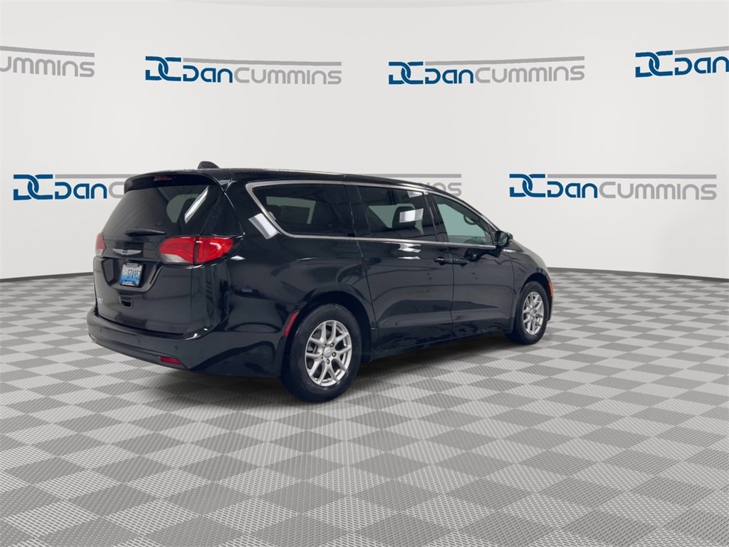 New 2025 Chrysler Voyager LX image 8