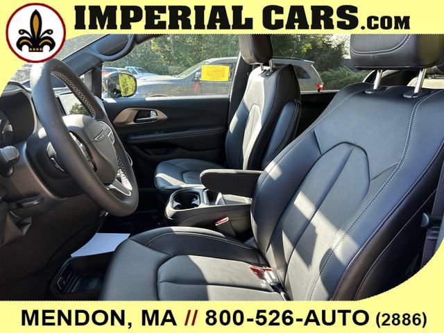 New 2027 Chrysler Pacifica Select AWD/4WD image 35