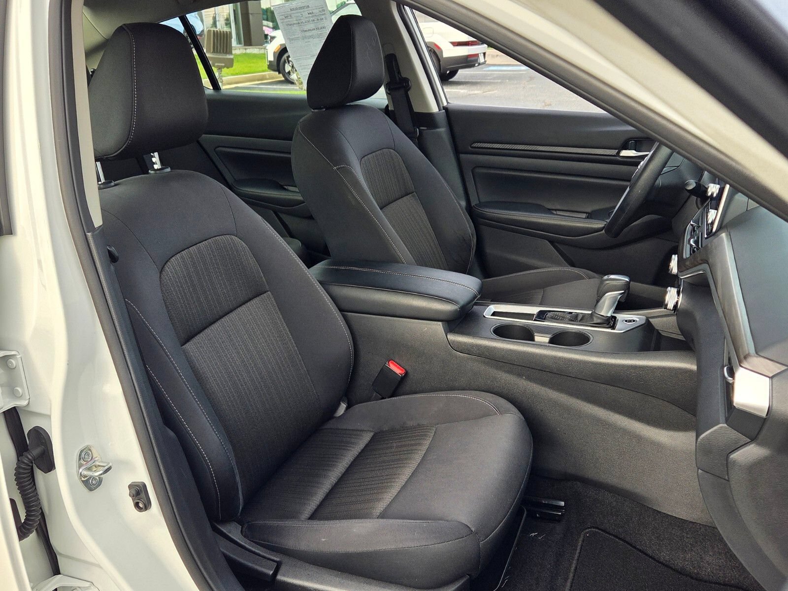 Used 2025 Nissan Altima 2.5 SV FWD image 16