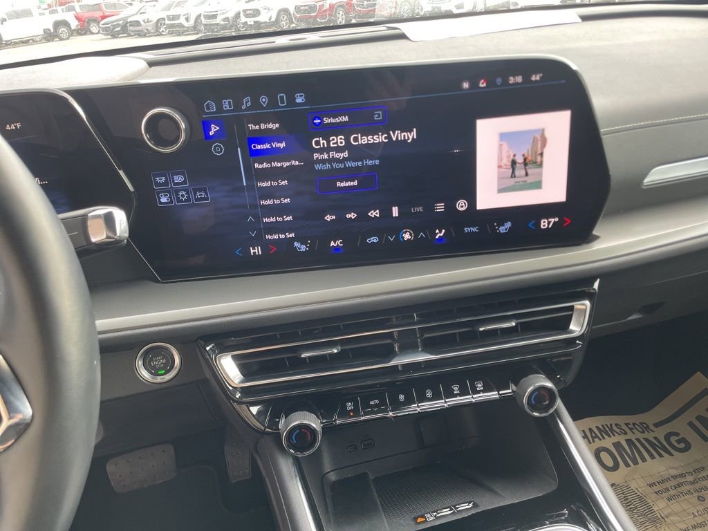 Used 2025 Chevrolet Traverse LT image 24