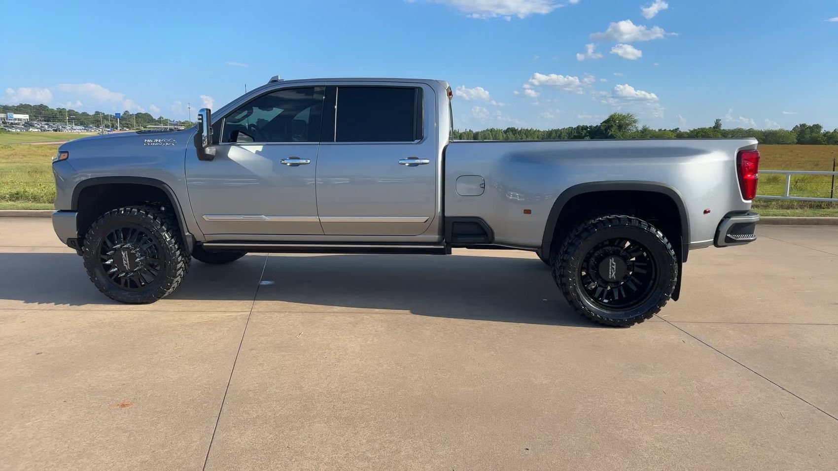New 2026 Chevrolet Silverado 3500 High Country w/ Technology Package AWD/4WD image 6