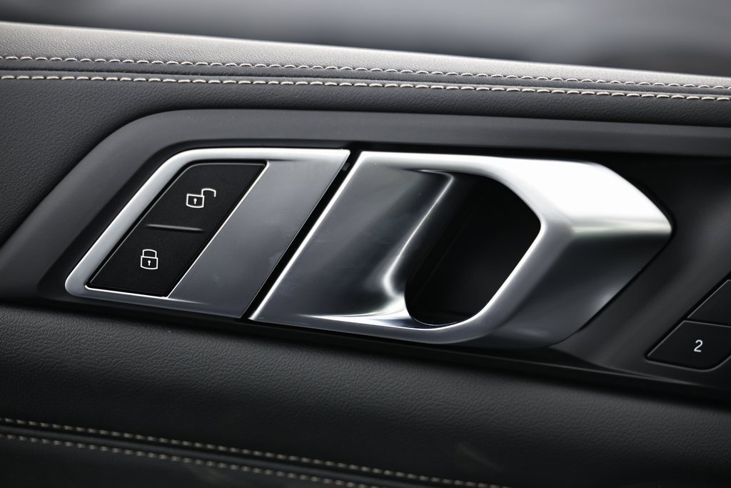 New 2026 BMW X5 xDrive40i w/ M Sport Package image 15