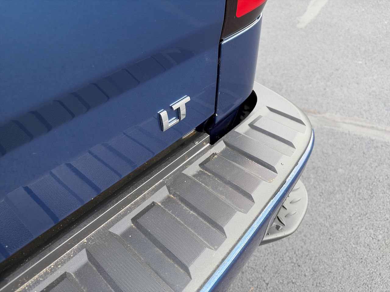 Used 2018 Chevrolet Silverado 1500 LT w/ All Star Edition AWD/4WD image 12