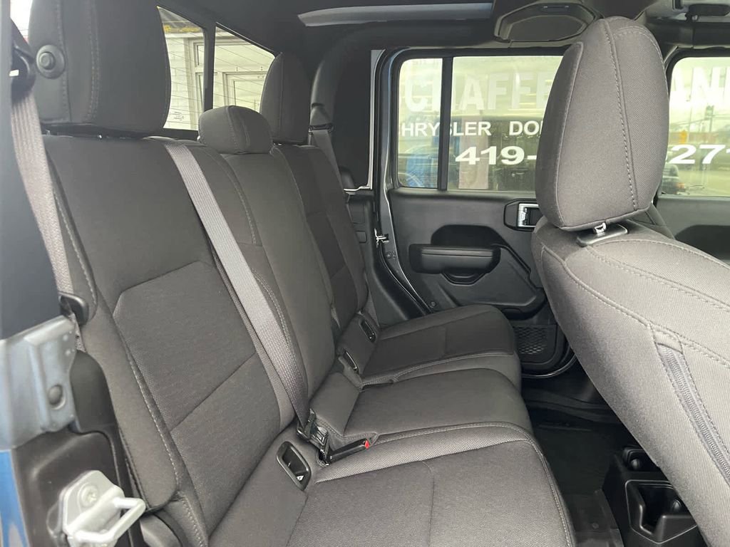 Used 2022 Jeep Gladiator Willys image 14