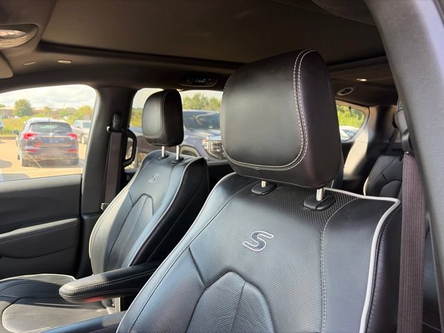 Used 2025 Chrysler Pacifica Limited FWD image 11