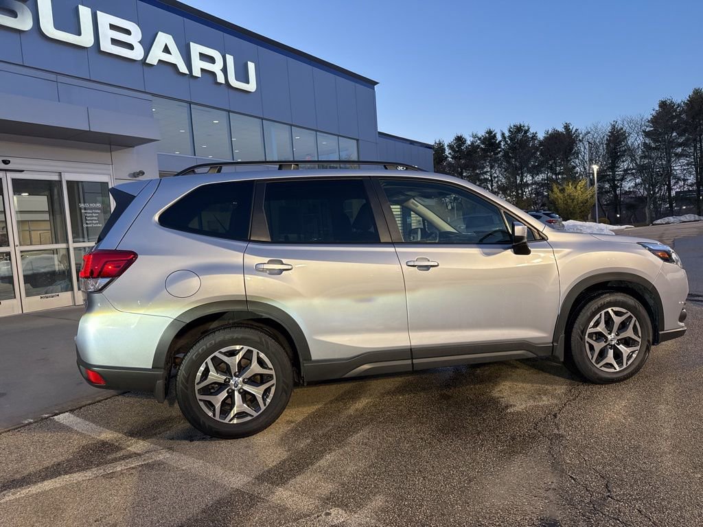 Used 2023 Subaru Forester Premium image 5