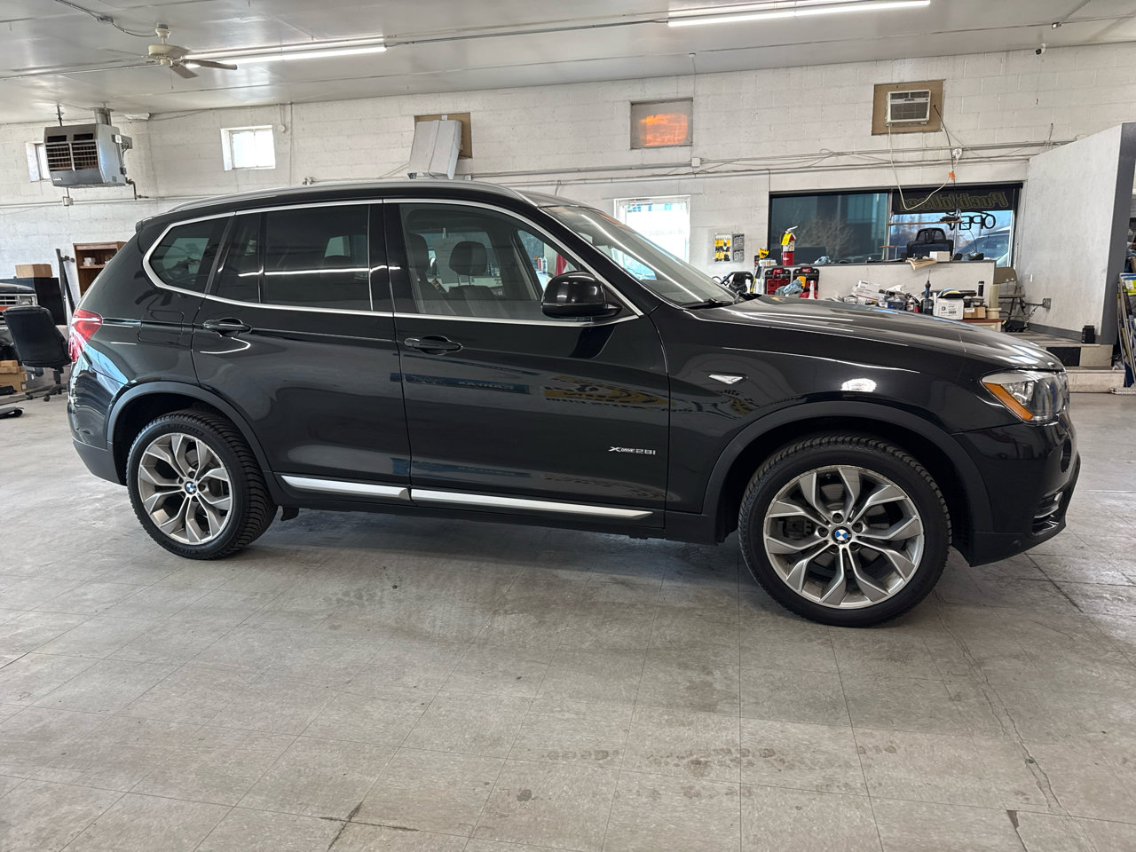 Used 2017 BMW X3 xDrive28i image 5