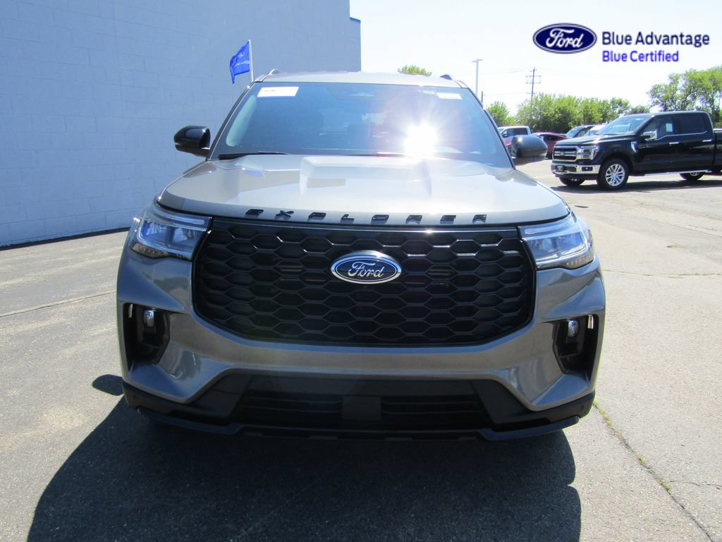 Certified 2025 Ford Explorer ST-Line w/ ST-Line Street Pack AWD/4WD image 3