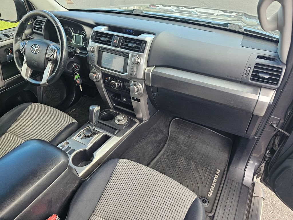 Used 2015 Toyota 4Runner SR5 AWD/4WD image 11