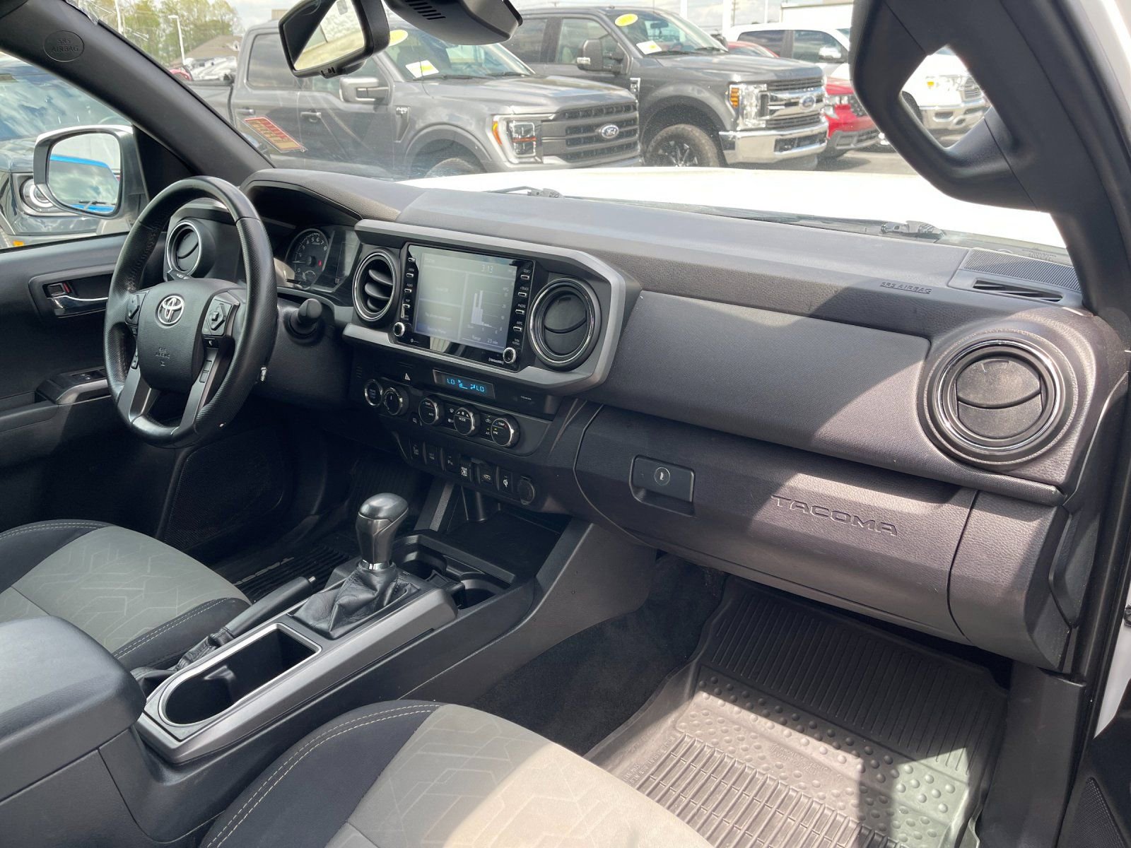 Used 2021 Toyota Tacoma TRD Off-Road w/ Technology Package AWD/4WD image 17
