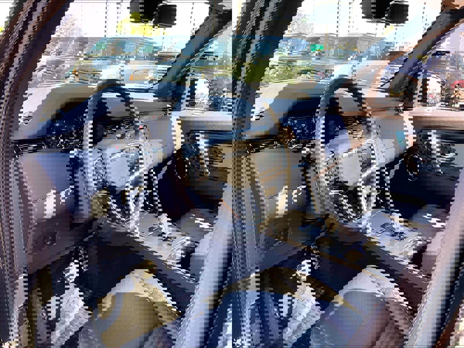 Used 2025 Land Rover Discovery Sport Dynamic SE image 16