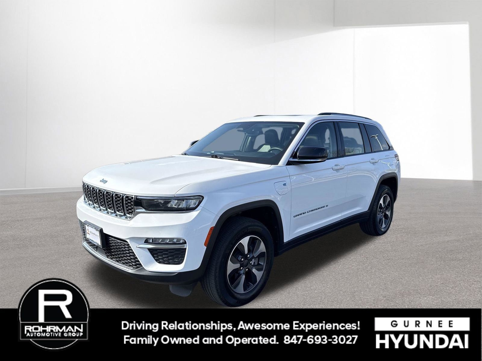 Used 2023 Jeep Grand Cherokee 4WD 4xe image 1