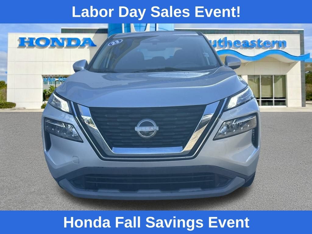 Used 2023 Nissan Rogue SV FWD image 2
