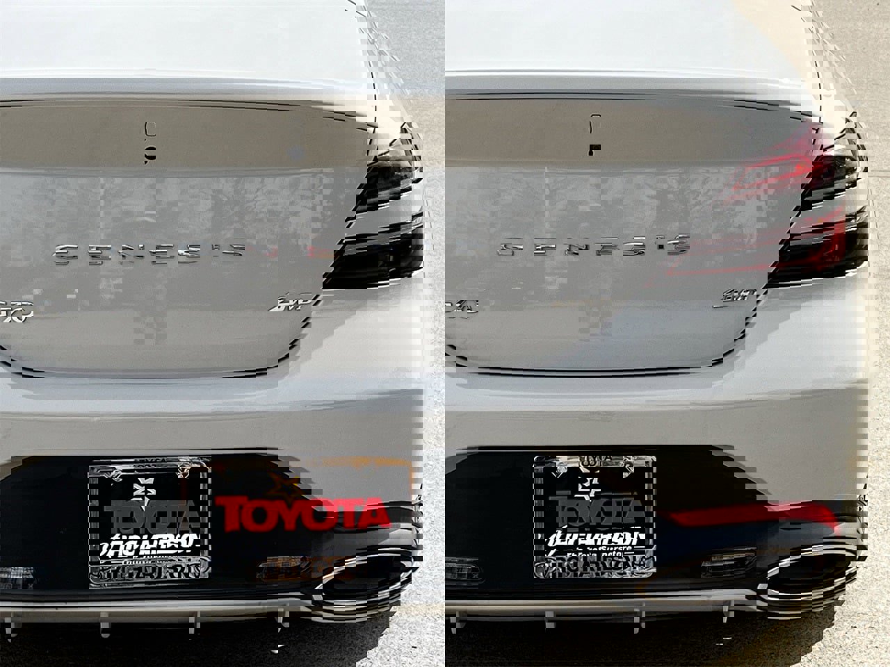 Used 2025 Genesis G70 2.5T image 6