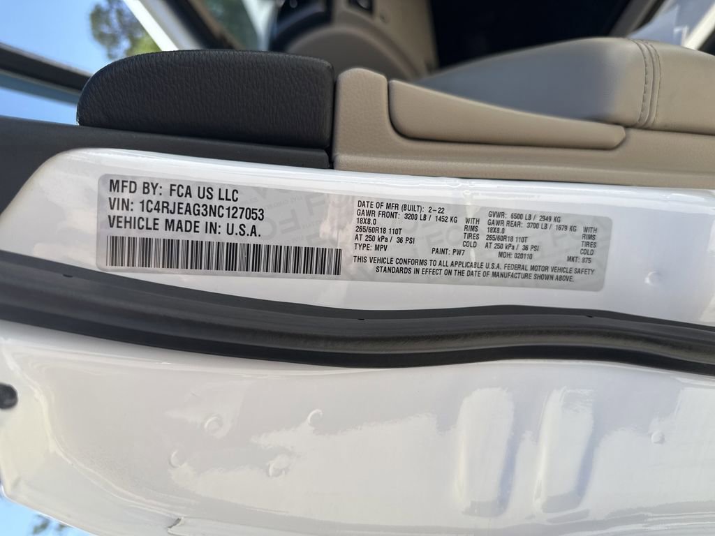 Used 2022 Jeep Grand Cherokee Laredo E w/ Security & Convenience Group image 28